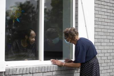 Nursing home residents can get hugs again, feds say - clickorlando.com - Washington