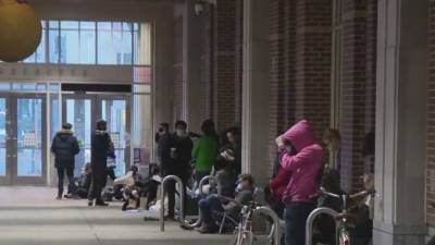 Long line forms at Pennsylvania Convention Center in hopes of getting leftover vaccine doses - fox29.com - state Pennsylvania