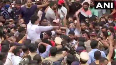Maharashtra: MPSC exam postponed amid Covid-19 surge, aspirants stage protest - livemint.com - India