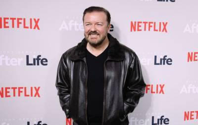Ricky Gervais - Willie Nelson - Dolly Parton - Ian Mackellen - Ricky Gervais shares picture getting his first COVID jab - nme.com