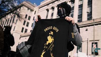 California officer on leave after being spotted at Proud Boys protest - fox29.com - state California - state Virginia - Richmond, state Virginia - city Richmond, state Virginia