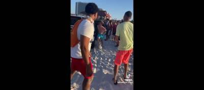 Viral video shows Florida spring breakers helping handcuffed man escape from police cruiser - clickorlando.com - state Florida - Dominica