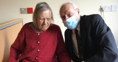 Heartwarming moment Scots couple of 70 years are reunited in care home after receiving covid vaccine - dailyrecord.co.uk - Scotland