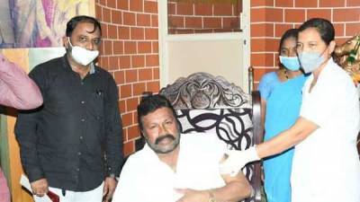 Karnataka min gets Covid-19 vaccine at home, state health min says against protocol - livemint.com - India