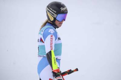 Mikaela Shiffrin - Petra Vlhova - Shiffrin leads WCup giant slalom after Gut-Behrami exits - clickorlando.com - Switzerland