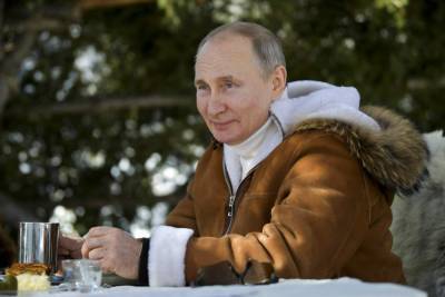 Vladimir Putin - Putin to get coronavirus vaccine shot in Russia on Tuesday - clickorlando.com - Russia - city Moscow