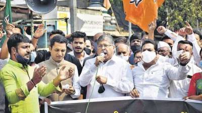 Uddhav Thackeray - Anil Deshmukh - Maharashtra BJP chief, others booked for violating Covid norms during protests against Anil Deshmukh - livemint.com - India - city Mumbai - city Pune