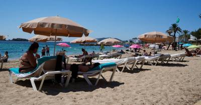 Holidays abroad to be illegal from Monday with £5,000 fine in new coronavirus laws - manchestereveningnews.co.uk - Britain - city Manchester