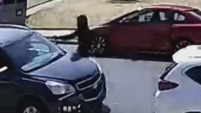 'It can happen anywhere': Man falls victim to carjacking in Rhawnhurst - fox29.com