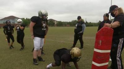 Touchdown! All-women tackle football team welcomes all ages, shapes and sizes - clickorlando.com - state Florida - county Bay - city Tampa, county Bay