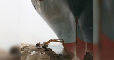 Suez Canal - Hopes and memes rest on ‘tiny’ excavator digging out Suez Canal ship - globalnews.ca - Egypt