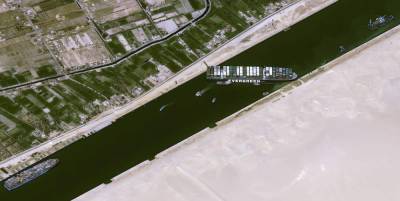 Egypt races to free giant vessel blocking Suez Canal - clickorlando.com - Japan - Panama - Egypt
