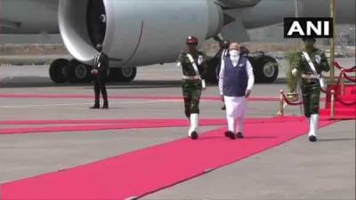 PM Modi arrives in Bangladesh on his first foreign visit since Covid-19 outbreak - livemint.com - India - Bangladesh - city Dhaka