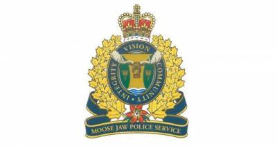 Moose Jaw, Sask. man charged with assaulting police officer after refusing to wear a mask - globalnews.ca
