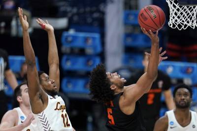 Beavers bound for Elite Eight with 65-58 win over Loyola - clickorlando.com - city Chicago - state Oregon - city Indianapolis - county Beaver - Houston