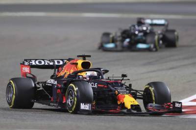 Lewis Hamilton - Max Verstappen - Valtteri Bottas - Hamilton holds off Verstappen to win F1 season-opener - clickorlando.com - Bahrain