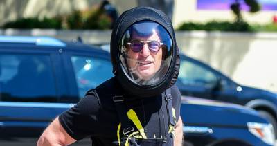 Howie Mandel - Howie Mandel Protects Himself from COVID-19 in Astronaut Helmet While Out in L.A. - justjared.com - Los Angeles