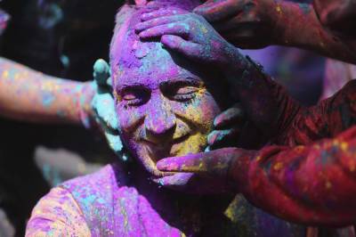 Indians gather for Holi celebrations as virus cases surge - clickorlando.com - city New Delhi - India