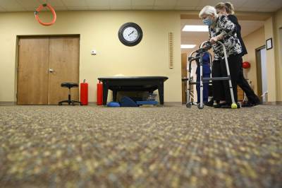 COVID-19 cases in US nursing homes down more than 80%, study says - clickorlando.com - Usa