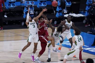 Scott Drew - Baylor beats Arkansas 81-72 for first Final Four in 71 years - clickorlando.com - state Arkansas - city Houston - city Indianapolis