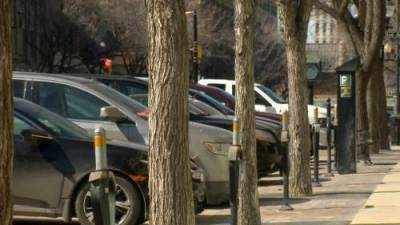 Saskatoon business owner wants to see more free downtown parking - globalnews.ca