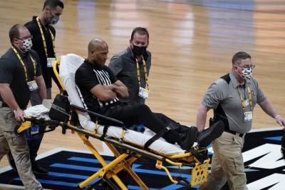 Official collapses, wheeled off court on stretcher - clickorlando.com - state California - city Indianapolis