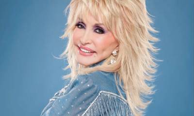 Dolly Parton receives COVID-19 vaccine in the most fashionable outfit - us.hola.com - Usa - city Nashville
