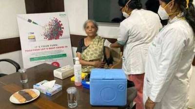Narendra Modi - Arvind Kejriwal - Harsh Vardhan - Amit Shah - Nirmala Sitharaman - Ram Nath Kovind - Finance Minister Nirmala Sitharaman gets her first dose of Covid-19 vaccine - livemint.com - India - city Delhi