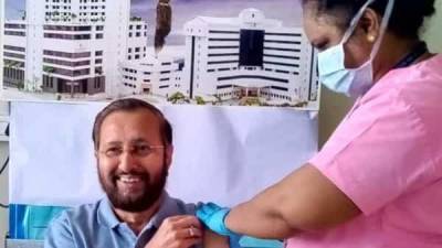Harsh Vardhan - Amit Shah - Ram Nath Kovind - Prakash Javadekar receives first dose of Covid-19 vaccine in Pune - livemint.com - India - city Pune