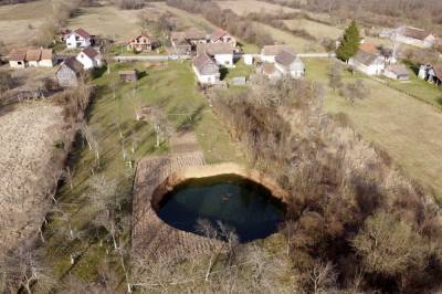Quake-ravaged part of Croatia sees gaping sinkholes emerge - clickorlando.com - Croatia - city Zagreb