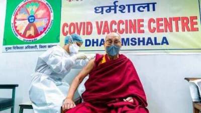 Dalai Lama gets first shot of Covid vaccine in Dharamshala - livemint.com - India