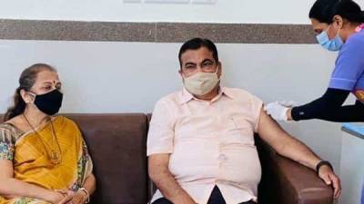 Nitin Gadkari receives first dose of Covid-19 vaccine in Nagpur - livemint.com - India