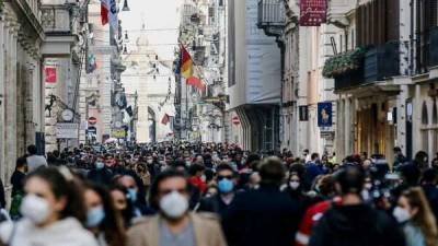Italy reports 307 coronavirus deaths on Saturday, 23,641 new cases - livemint.com - India - Italy - Britain