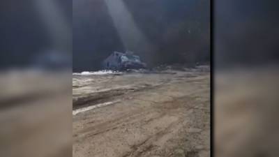 Vehicles swallowed when massive embankment collapses in Kentucky - fox29.com - state Kentucky