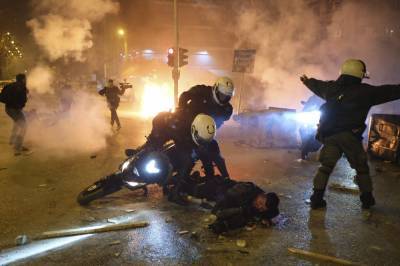 Youths protesting police violence attack Athens precinct - clickorlando.com - Greece - city Athens