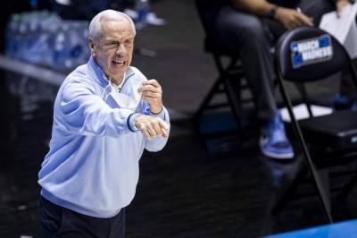 Roy Williams - Hall of Fame coach Roy Williams retiring after 33-year run - clickorlando.com - state North Carolina - county Williams - state Kansas - state Wisconsin
