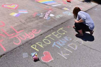 Protesters’ anti-LGBTQ sentiments met by messages of love outside Brevard School Board member’s home - clickorlando.com - state Florida - county Brevard