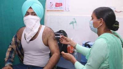 Vini Mahajan - Punjab govt targets vaccinating two lakh people per day to reduce Covid deaths - livemint.com - India