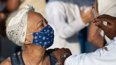 Brazil's virus outlook darkens amid COVID vaccine supply snags - livemint.com - India - Brazil