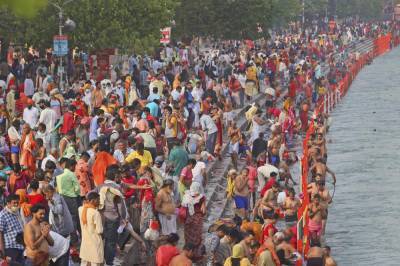 Huge gatherings at India's Hindu festival as virus surges - clickorlando.com - city New Delhi - India