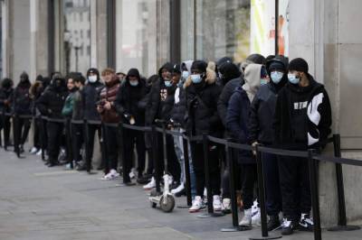 Boris Johnson - Chilly weather doesn't dampen UK joy at lockdown easing - clickorlando.com - Britain - city London