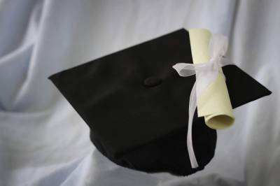 Volusia schools increase number of guests seniors can have at graduation ceremony - clickorlando.com - state Florida - county Volusia - city Daytona Beach