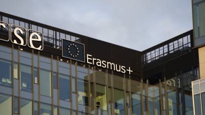 Simon Harris - Erasmus student hotel quarantine plan expected to cost over €1m - rte.ie - Ireland - Eu