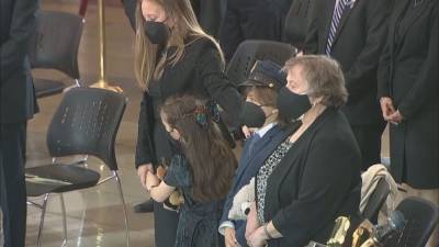 Wife, children of fallen USCP officer William ‘Billy’ Evans mourn loss at U.S. Capitol Rotunda - fox29.com - Washington
