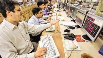 Markets falls 0.7% as daily covid cases top 2 lakh for first time - livemint.com - India - Russia