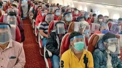 Empty middle seats may reduce Covid-19 exposure on flights: Study - livemint.com - India