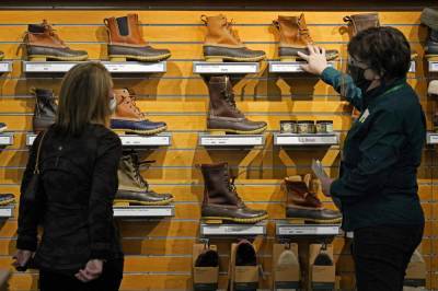$1,400 stimulus checks helped March retail sales soar 9.8% - clickorlando.com - New York - Usa