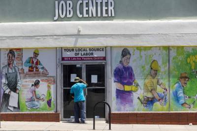 US jobless claims plunge to 576,000, lowest since pandemic - clickorlando.com - Usa - Washington