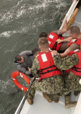 Divers aim to reach capsized ship in search for survivors - clickorlando.com - state Louisiana - Mexico - state Rhode Island - county Gulf
