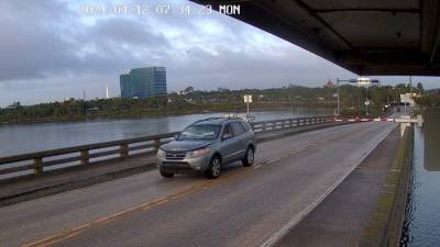 Daytona Beach - VIDEO: SUV jumps Daytona Beach bridge, smashes through traffic arms - clickorlando.com